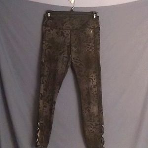 Women's absolutely beautiful Nicole Miller sz L leggings